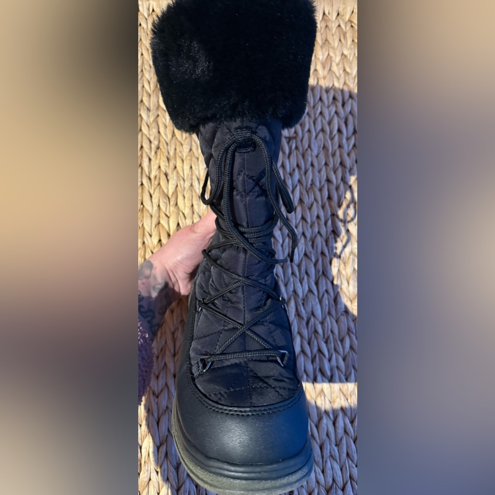 Cougar | Black Quilted Lace Up Winter Boots with Faux Fur Trim Style : Astral - Picture 6 of 15